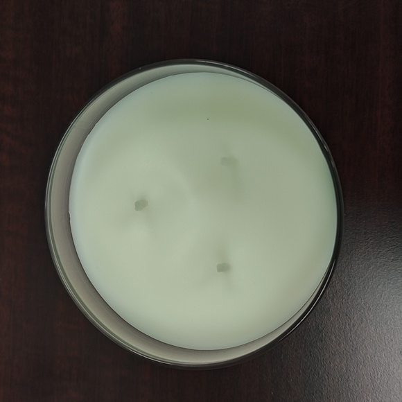 Bath & Body Works CHOCOLATE COVERED BERRIES 3-Wick Candle - Picture 2 of 3